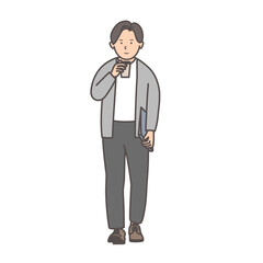 テイクアウトのドリンクを飲む冬服の男性