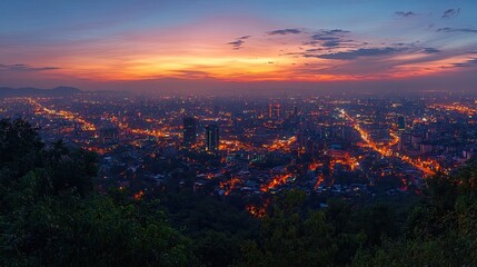 Obraz premium A panoramic view of a city at sunset with a beautiful sky.