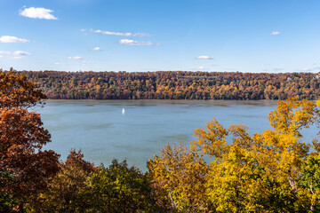 Obraz premium autumn landscape with river in New York State