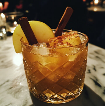 a photo of a cocktail made apple juice, lemon juice, tablespoon honey, agave syrup, cinnamon stick Apple slice to decorate Ice
