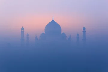 Fototapeten Lila Breathtaking view of the Taj Mahal.  © Rohit