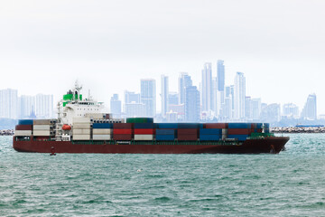 Obraz premium shipping logistic cargo container ship in sea import export goods and distributing products to dealer and consumers across worldwide, by container ship transport business, industry delivery service. 