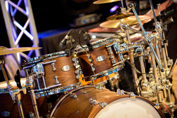Instruments de musique sur scène, batterie 