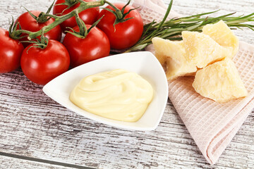 Cheese sauce in the bowl