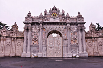 Obraz premium Gate of Dolmabahce Palace in Istanbul, Turkey