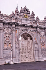 Fototapeta premium Gate of Dolmabahce Palace in Istanbul, Turkey