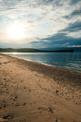 Obraz premium the sandy shore of Lake Baikal at sunset