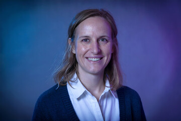 employee portrait gradient background