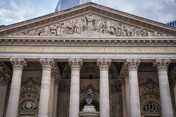 Obraz premium Doric and Ionic Columns of The Royal Exchange historic building, London, Classical Roman Architecture, UK Britain, Europe
