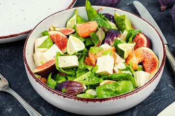Mixed salad with figs.