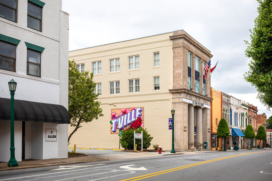 THOMASVILLE, NC, USA-8 MAY 2022: Diagonal view of City Hall and other vintage buildings on Salem Street. Mural on wall says "Welcome to T'Ville'.