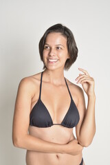 Obraz premium short hair, natural, no makeup, woman, white t-shirt, black pants, blue swimsuit, bikini, skates, casual, authentic, lifestyle, candid, minimal, female model, simplicity, everyday look, relaxed, comfo