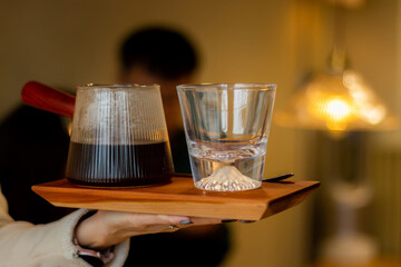 Coffee drink, coffee cup, close-up of a woman holding a coffee cup, drinking coffee in a coffee shop, relaxing moment, enjoy the aroma of coffee.