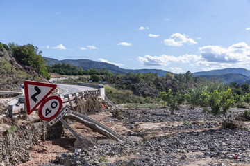 images of the flood in valencia, spain, la dana, destroyed houses, mud, rivers, floods comunidad vanelciana