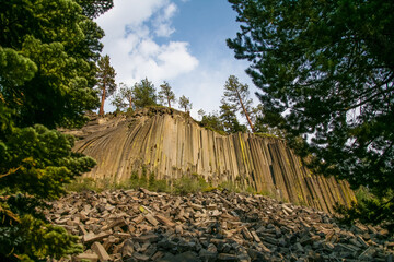 ‏Volcanic Hexagons rock formations in California’s Devil’s Postpiles National Monument. Incredible volcanic hexagons poles standing tall