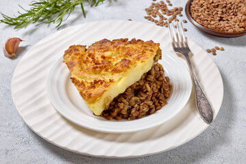vegan shepherds pie of lentils with mashed potato