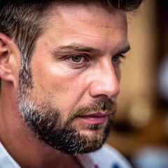 Obraz premium Extreme macro shot of a Caucasian male musician face, focusing on the sweat and texture of his skin as he performs Bavarian folk music. The background and his traditional attire are softly out of focu