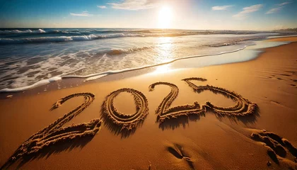 Wanddecoratie Huisarts 2025 im Sand am Strand – Symbol für Neuanfang und Reisen  © Lisa-Marie