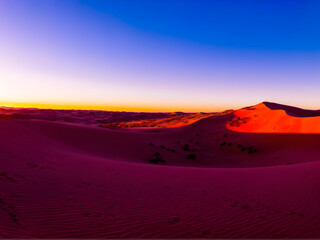 Fototapeta premium A vast desert landscape at sunset.