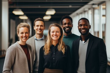 Obraz premium Portrait of a smiling diverse group of students on college campus