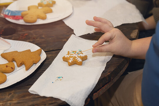 Master class on baking and painting gingerbread