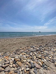 Plage de galets et sable proche de Palavas, Occitanie