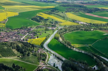 Fototapeta premium vue aérienne du château de Tanlay et du canal de la Nièvre en France
