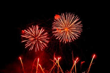 Fuegos artificiales en el cielo
