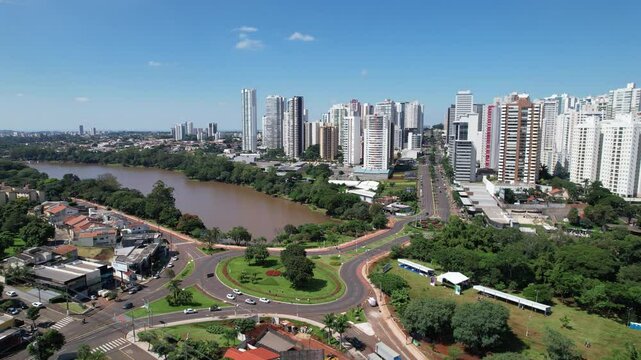 Vista A&eacute;rea da cidade de Londrina, Parana, Brasil. Lago igap&oacute; na cidade de londrina. 