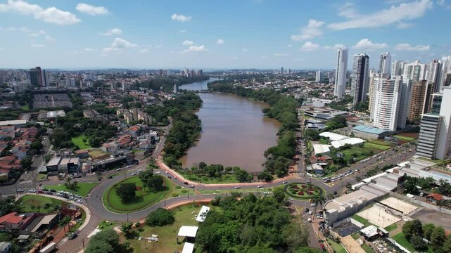 Vista A&eacute;rea da cidade de Londrina, Parana, Brasil. Lago igap&oacute; na cidade de londrina. 