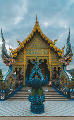 Obraz premium The blue temple in chiang tai Thailand