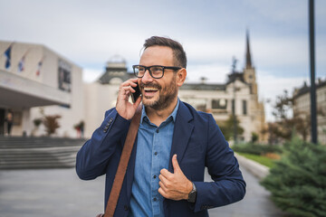 Smile businessman talk on mobile phone while go to work