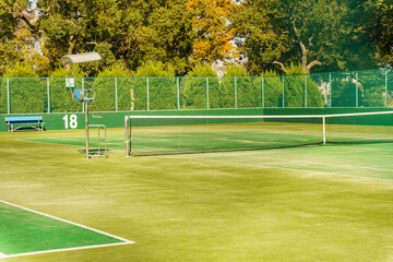 整備された人気のないテニスコート