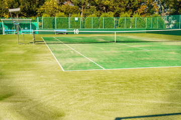 整備された人気のないテニスコート