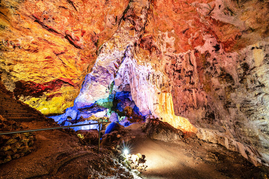 Tropfsteinh&ouml;hle