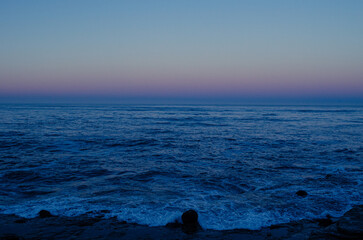 Naklejka premium Ocean at dawn