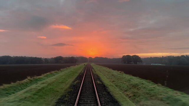 Eisenbahn im Sonnenaufgang 