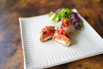 トマトとなすの肉包み　ロース肉