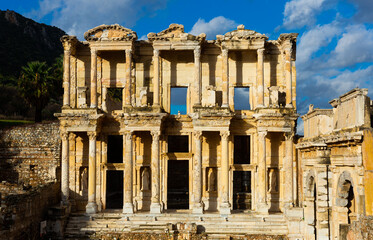 Obraz premium View of ruins of Roman building of Celsus Library in ancient city of Ephesus in Izmir Province, Turkey