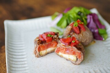 トマトとなすの肉包み　ロース肉
