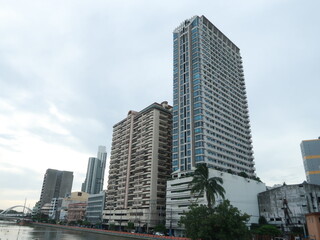 Obraz premium Modern High-Rise Buildings by the Riverside