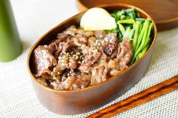 牛肉丼弁当　ボリューム満点