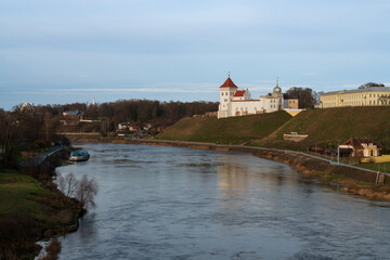 Obraz premium View of the Grodno Old Castle (Grodno Upper Castle) on the banks of the Neman River on a sunny day, Grodno, Belarus
