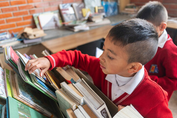 Two little kids in the library with books