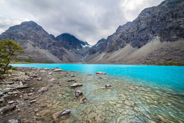 Obraz premium Blue Lake Below Glacier