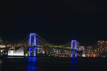 青いレインボーブリッジ