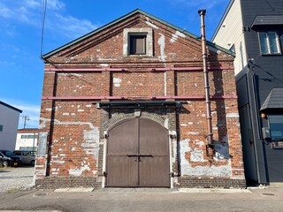 古いレンガ作りの倉庫