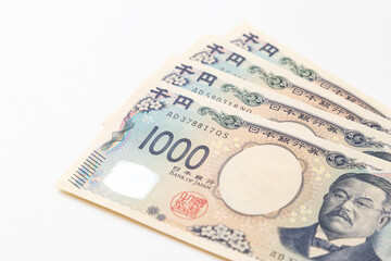 白背景に4000円