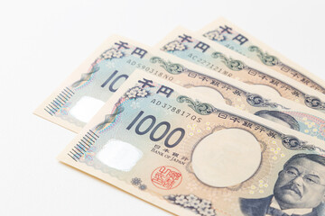 白背景に4000円