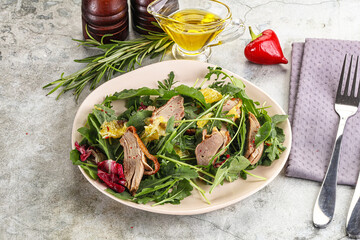 Salad with roasted duck and orange
